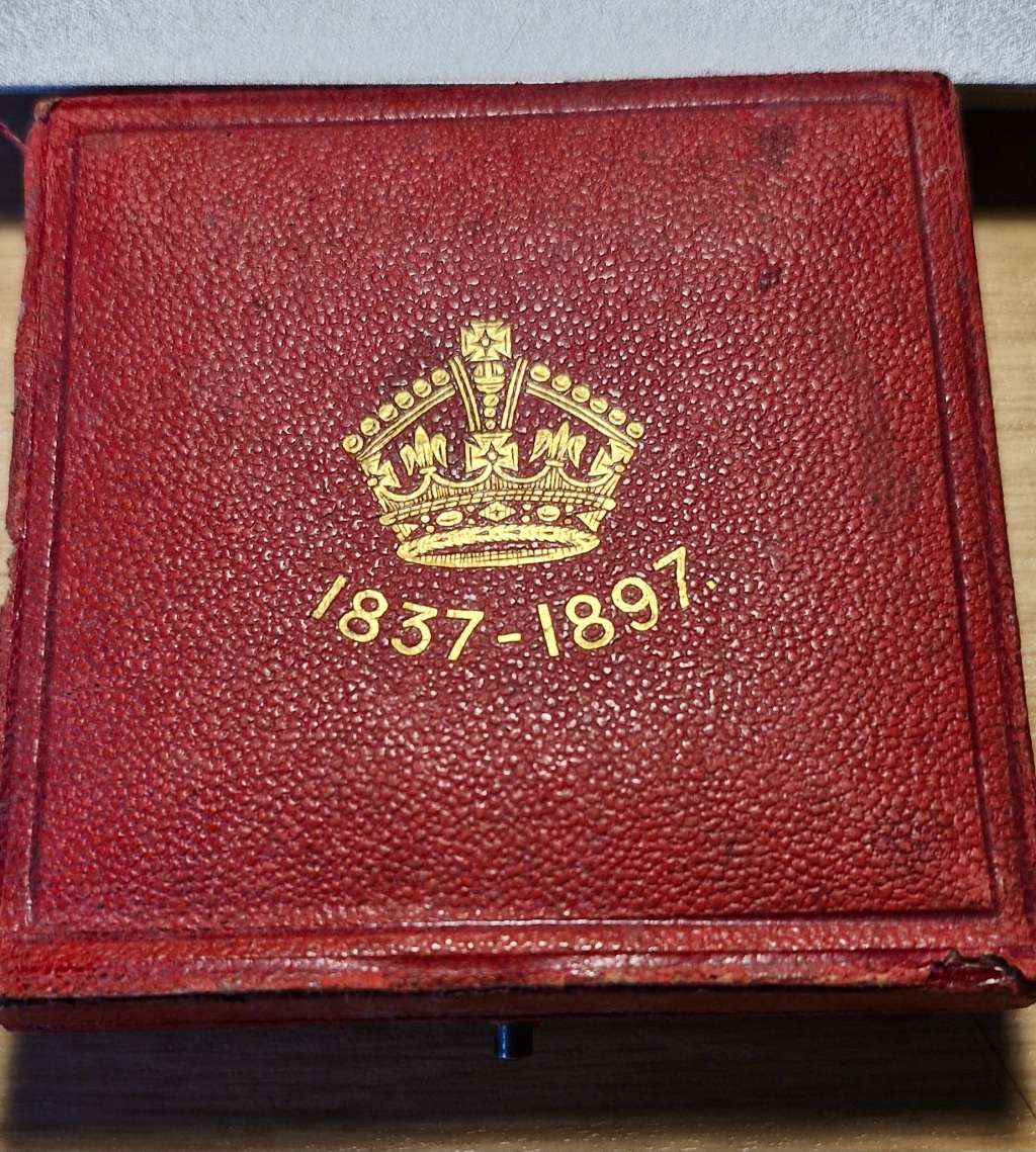 1897 Queen Victoria Diamond Jubilee Official Issue Medallion. Old Head / Young Head